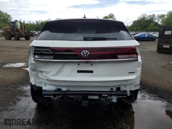 ✅ 2025 Volkswagen Atlas SEL Premium R-Line • VIN: 1V2FE2CAXSC215638 • Lot: 56838725. Listed on Copart with 1,821 mi. Free auction sales archive from the USA and detailed vehicle history report at DreamBid. Image 6.