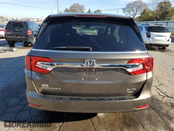 ✅ 2018 Honda Odyssey Elite • VIN: 5FNRL6H98JB097214 • Lot: 87065895. Listed on Copart with 115,569 mi. Free auction sales archive from the USA and detailed vehicle history report at DreamBid. Image 6.
