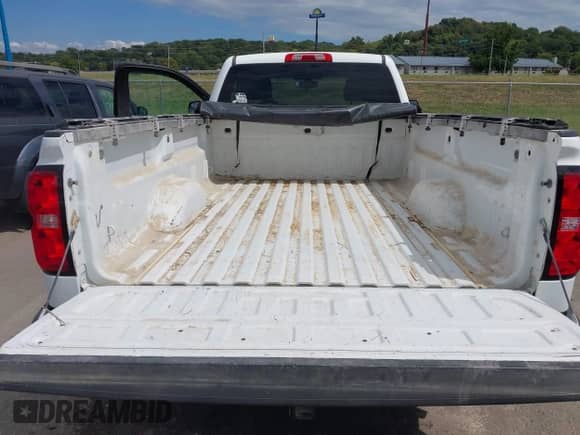 2016 Chevrolet Silverado 1500 LS z VIN 1GCNKNEC7GZ329977, wystawiony jako IAAI lot #43073469 z przebiegiem 174 918 mil mil oraz . Historia ofert i sprzedaży dostępna na DreamBid. Obrazek 17.