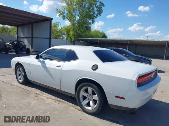 ✅ 2011 Dodge Challenger • VIN: 2B3CJ4DG4BH576375 • Lot: 43348348. Wystawiony na IAAI z przebiegiem 233 424 mil. Bezpłatny archiwum sprzedaży aukcyjnych z USA i szczegółowy raport historii pojazdu na DreamBid. Zdjęcie 3.