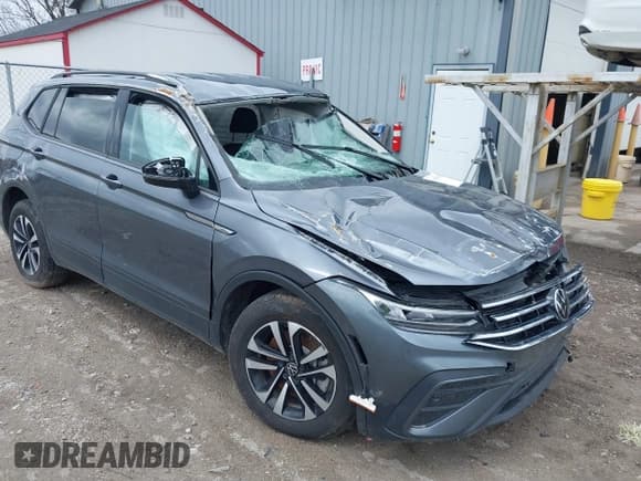 ✅ 2024 Volkswagen Tiguan S • VIN: 3VVFB7AX5RM188177 • Lot: 41865699. Wystawiony na IAAI z przebiegiem 7 823 mil. Bezpłatny archiwum sprzedaży aukcyjnych z USA i szczegółowy raport historii pojazdu na DreamBid. Zdjęcie 6.