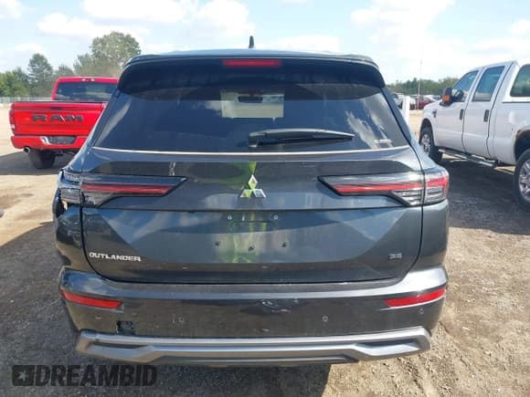 ✅ 2025 Mitsubishi Outlander SE • VIN: JA4J4VA84SZ014003 • Лот: 43318577. Опубликован ранее на IAAI с пробегом 6 913 миль. Бесплатный доступ к архиву аукционных продаж из США и подробный отчёт об истории автомобиля на DreamBid. Изображение 16.