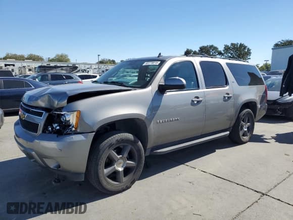 ✅ 2007 Chevrolet Suburban LT • VIN: 1GNFK16387J245023 • Lot: 82278815. Wystawiony na Copart z przebiegiem 98 038 mil. Bezpłatny archiwum sprzedaży aukcyjnych z USA i szczegółowy raport historii pojazdu na DreamBid. Zdjęcie 1.
