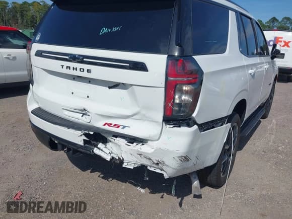 ✅ 2024 Chevrolet Tahoe RST • VIN: 1GNSCRKD2RR417057 • Lot: 42925915. Wystawiony na IAAI z przebiegiem 13 841 mil. Bezpłatny archiwum sprzedaży aukcyjnych z USA i szczegółowy raport historii pojazdu na DreamBid. Zdjęcie 6.