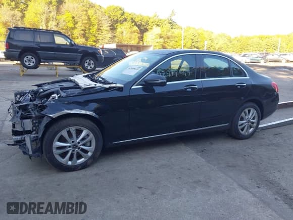 ✅ 2020 Mercedes-Benz C 300 • VIN: W1KWF8EB1LR594590 • Lot: 42999649. Wystawiony na IAAI z przebiegiem 40 651 mil. Bezpłatny archiwum sprzedaży aukcyjnych z USA i szczegółowy raport historii pojazdu na DreamBid. Zdjęcie 2.