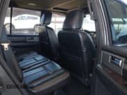 ✅ 2017 Ford Expedition Platinum • VIN: 1FMJU1MT5HEA25988 • Lot: 42577390. Wystawiony na IAAI z przebiegiem 185 037 mil. Bezpłatny archiwum sprzedaży aukcyjnych z USA i szczegółowy raport historii pojazdu na DreamBid. Zdjęcie 8.