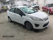 ✅ 2013 Ford Fiesta SE • VIN: 3FADP4BJ7DM171850 • Lot: 43372527. Wystawiony na IAAI z przebiegiem 49 809 mil. Bezpłatny archiwum sprzedaży aukcyjnych z USA i szczegółowy raport historii pojazdu na DreamBid. Zdjęcie 1.