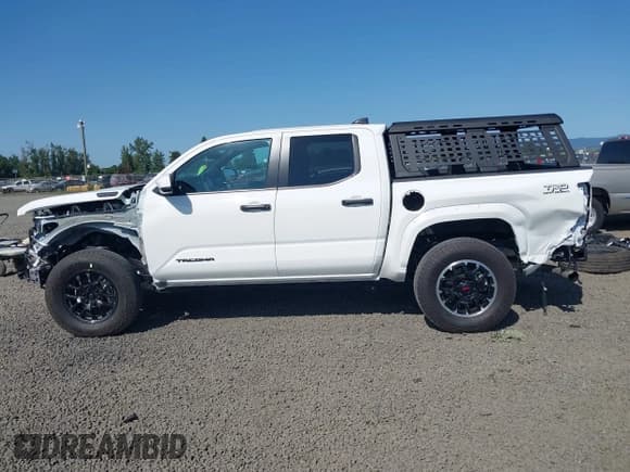 ✅ 2024 Toyota Tacoma TRD Sport Hybrid • VIN: 3TYLC5LN3RT001392 • Lot: 42401518. Listed on IAAI with 3,310 mi. Free auction sales archive from the USA and detailed vehicle history report at DreamBid. Image 15.
