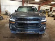 ✅ 2018 Chevrolet Silverado 1500 LT • VIN: 1GCVKREC5JZ112975 • Lot: 69280575. Wystawiony na Copart z przebiegiem 141 381 mil. Bezpłatny archiwum sprzedaży aukcyjnych z USA i szczegółowy raport historii pojazdu na DreamBid. Zdjęcie 5.
