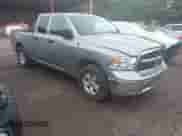 2024 Ram 1500 SLT z VIN 1C6RR6GG2RS135931, wystawiony jako IAAI lot #42509523 z przebiegiem 27 074 mil mil oraz . Historia ofert i sprzedaży dostępna na DreamBid. Obrazek 1.