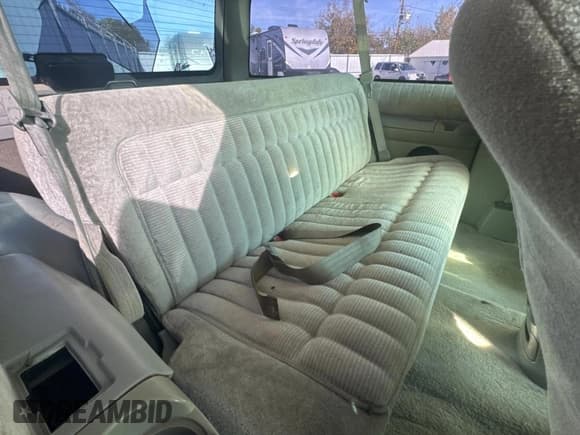 ✅ 1993 GMC Yukon • VIN: 1GKEK18K9PJ718702 • Lot: 82847154. Listed on Copart with 103,848 mi. Free auction sales archive from the USA and detailed vehicle history report at DreamBid. Image 6.