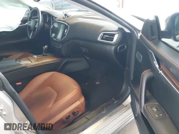 ✅ 2017 Maserati Ghibli • VIN: ZAM57XSLXH1238134 • Lot: 41871754. Wystawiony na IAAI z przebiegiem 34 776 mil. Bezpłatny archiwum sprzedaży aukcyjnych z USA i szczegółowy raport historii pojazdu na DreamBid. Zdjęcie 5.