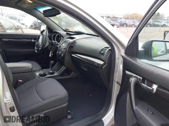 ✅ 2012 Kia Sorento LX • VIN: 5XYKTCA69CG202418 • Lot: 43647666. Listed on IAAI with 158,953 mi. Free auction sales archive from the USA and detailed vehicle history report at DreamBid. Image 5.