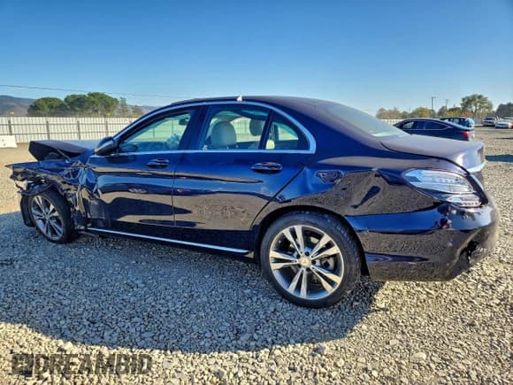 ✅ 2015 Mercedes-Benz C 300 • VIN: 55SWF4KB1FU040532 • Lot: 95247775. Wystawiony na Copart z przebiegiem 79 660 mil. Bezpłatny archiwum sprzedaży aukcyjnych z USA i szczegółowy raport historii pojazdu na DreamBid. Zdjęcie 2.