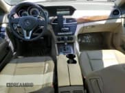 ✅ 2014 Mercedes-Benz C 250 Sport • VIN: WDDGF4HBXEG218784 • Lot: 60883725. Wystawiony na Copart z przebiegiem 156 214 mil. Bezpłatny archiwum sprzedaży aukcyjnych z USA i szczegółowy raport historii pojazdu na DreamBid. Zdjęcie 8.