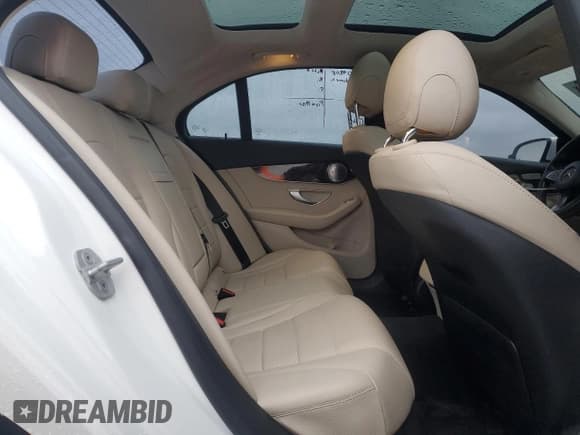 ✅ 2015 Mercedes-Benz C 300 • VIN: 55SWF4KB4FU087702 • Lot: 93246505. Wystawiony na Copart z przebiegiem 92 349 mil. Bezpłatny archiwum sprzedaży aukcyjnych z USA i szczegółowy raport historii pojazdu na DreamBid. Zdjęcie 10.