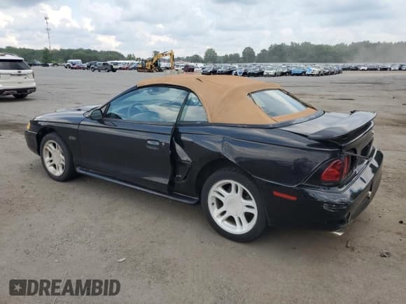 ✅ 1996 Ford Mustang GT • VIN: 1FALP45X9TF194878 • Lot: 62118215. Wystawiony na Copart z przebiegiem 203 455 mil. Bezpłatny archiwum sprzedaży aukcyjnych z USA i szczegółowy raport historii pojazdu na DreamBid. Zdjęcie 2.
