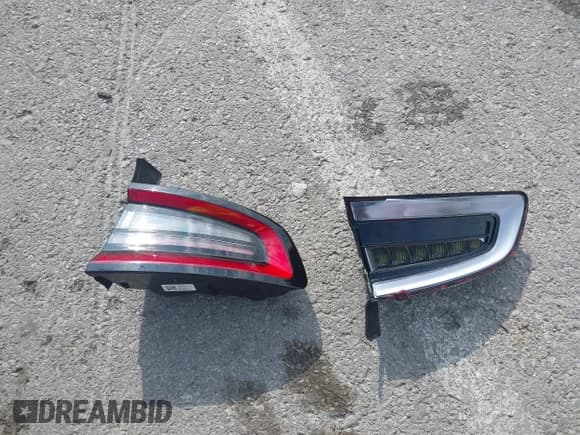 ✅ 2019 Dodge Charger Scat Pack • VIN: 2C3CDXGJ8KH604763 • Lot: 42977606. Wystawiony na IAAI z przebiegiem 31 109 mil. Bezpłatny archiwum sprzedaży aukcyjnych z USA i szczegółowy raport historii pojazdu na DreamBid. Zdjęcie 12.