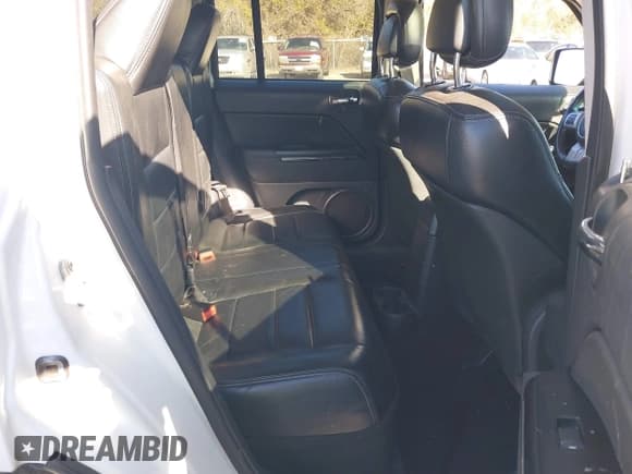 ✅ 2011 Jeep Patriot Latitude X • VIN: 1J4NT4GB1BD165542 • Lot: 41737946. Wystawiony na IAAI z przebiegiem 144 648 mil. Bezpłatny archiwum sprzedaży aukcyjnych z USA i szczegółowy raport historii pojazdu na DreamBid. Zdjęcie 8.