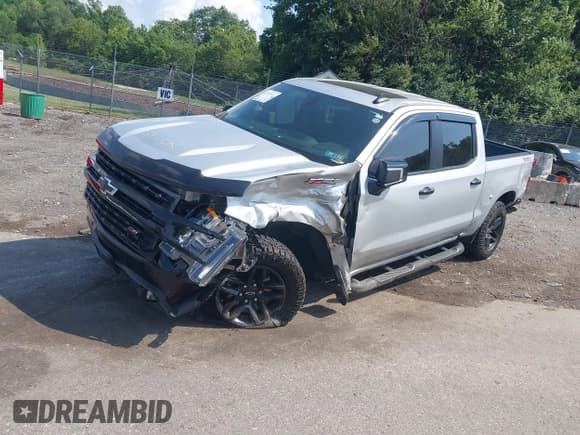 ✅ 2020 Chevrolet Silverado 1500 LT Trail Boss • VIN: 1GCPYFED3LZ190222 • Lot: 42757917. Wystawiony na IAAI z przebiegiem Nie podano. Bezpłatny archiwum sprzedaży aukcyjnych z USA i szczegółowy raport historii pojazdu na DreamBid. Zdjęcie 2.