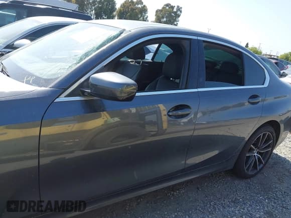 ✅ 2019 BMW 3 Series 330i • VIN: WBA5R1C5XKFH20799 • Lot: 42207910. Listed on IAAI with 59,202 mi. Free auction sales archive from the USA and detailed vehicle history report at DreamBid. Image 14.