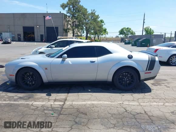 ✅ 2020 Dodge Challenger R/T Scat Pack • VIN: 2C3CDZFJ4LH222504 • Lot: 42283321. Wystawiony na IAAI z przebiegiem 9 098 mil. Bezpłatny archiwum sprzedaży aukcyjnych z USA i szczegółowy raport historii pojazdu na DreamBid. Zdjęcie 15.