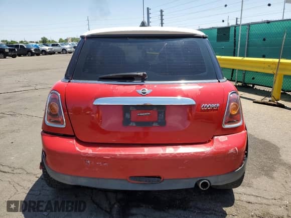 2009 MINI Hardtop with VIN WMWMF33549TU71215, listed as a Copart auction lot 62721075 with 141,040 mi miles and Non repairable. Bid and sale history available at DreamBid. Image 6.