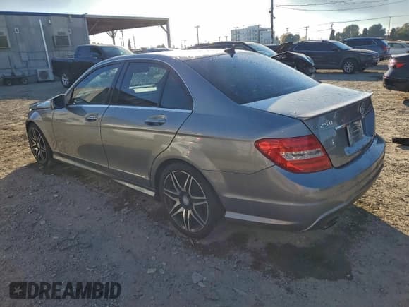 ✅ 2013 Mercedes-Benz C 250 Luxury • VIN: WDDGF4HBXDR299935 • Лот: 96588895. Опубликован ранее на Copart с пробегом 143 235 миль. Бесплатный доступ к архиву аукционных продаж из США и подробный отчёт об истории автомобиля на DreamBid. Изображение 2.