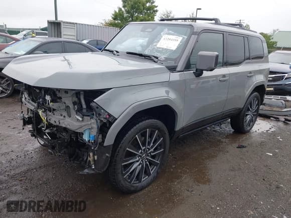 ✅ 2024 Lexus GX 550 Luxury+ • VIN: JTJVBCDX4R5015218 • Лот: 43204059. Опубликован ранее на IAAI с пробегом 19 273 миль. Бесплатный доступ к архиву аукционных продаж из США и подробный отчёт об истории автомобиля на DreamBid. Изображение 22.