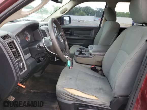 2018 Ram 1500 Express z VIN 1C6RR7KG2JS142685, wystawiony jako Copart lot #52953745 z przebiegiem 192 813 mil mil oraz Nie do naprawy • Non repairable. Historia ofert i sprzedaży dostępna na DreamBid. Obrazek 7.