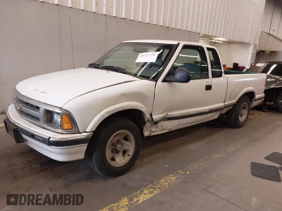 ✅ 1996 Chevrolet S-10 LS • VIN: 1GCCS1943T8139306 • Лот: 41777724. Опубликован ранее на IAAI с пробегом 244 126 миль. Бесплатный доступ к архиву аукционных продаж из США и подробный отчёт об истории автомобиля на DreamBid. Изображение 17.