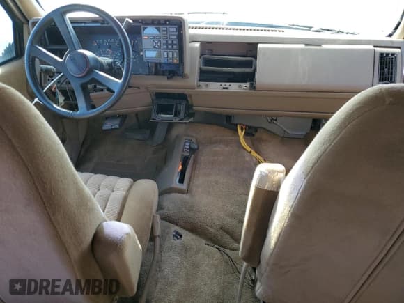 ✅ 1993 GMC Suburban • VIN: 1GKGK26NXPJ711771 • Lot: 85515174. Listed on Copart with 63,064 mi. Free auction sales archive from the USA and detailed vehicle history report at DreamBid. Image 8.