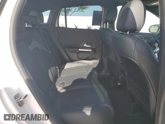 ✅ 2025 Mercedes-Benz GLA 250 • VIN: W1N4N4GB7SJ639323 • Лот: 70459795. Опубликован ранее на Copart с пробегом 11 552 миль. Бесплатный доступ к архиву аукционных продаж из США и подробный отчёт об истории автомобиля на DreamBid. Изображение 11.