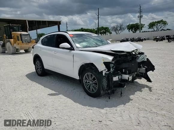 ✅ 2022 Alfa Romeo Stelvio Sprint • VIN: ZASPAJAN5N7D28208 • Lot: 57903125. Listed on Copart with 18,120 mi. Free auction sales archive from the USA and detailed vehicle history report at DreamBid. Image 13.