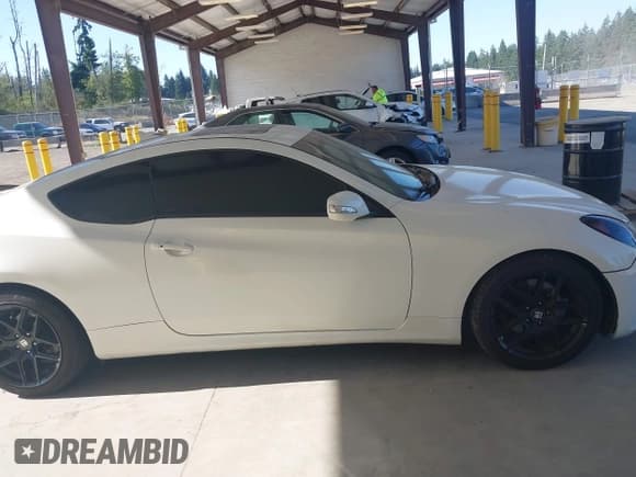✅ 2010 Hyundai Genesis Coupe Grand Touring • VIN: KMHHU6KH3AU017247 • Lot: 42715001. Listed on IAAI with 153,442 mi. Free auction sales archive from the USA and detailed vehicle history report at DreamBid. Image 13.
