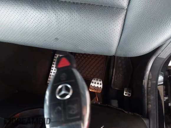 ✅ 2010 Mercedes-Benz C 300 Sport • VIN: WDDGF5EB8AR122368 • Lot: 43801801. Listed on IAAI with 165,141 mi. Free auction sales archive from the USA and detailed vehicle history report at DreamBid. Image 11.