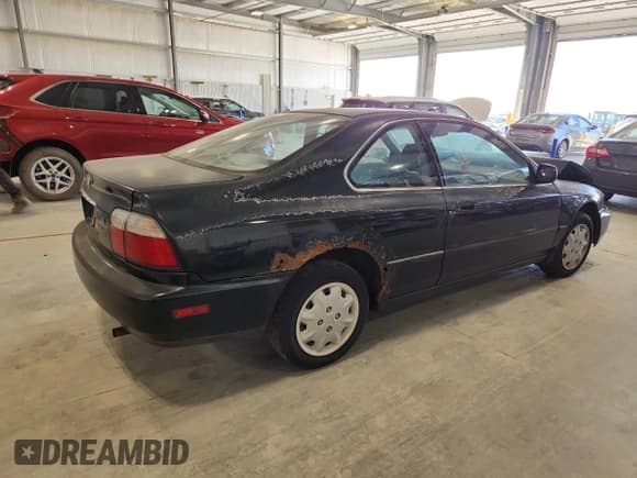 ✅ 1996 Honda Accord LX • VIN: 1HGCD7234TA039823 • Lot: 92165155. Listed on Copart with 186,961 mi. Free auction sales archive from the USA and detailed vehicle history report at DreamBid. Image 3.