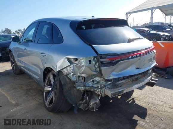 ✅ 2023 Porsche Macan • VIN: WP1AA2A54PLB05252 • Lot: 42514904. Wystawiony na IAAI z przebiegiem 15 248 mil. Bezpłatny archiwum sprzedaży aukcyjnych z USA i szczegółowy raport historii pojazdu na DreamBid. Zdjęcie 3.