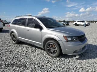 ✅ 2018 Dodge Journey SE • VIN: 3C4PDCABXJT218682 • Lot: 92112795. Wystawiony na Copart z przebiegiem 129 439 mil. Bezpłatny archiwum sprzedaży aukcyjnych z USA i szczegółowy raport historii pojazdu na DreamBid. Zdjęcie 4.
