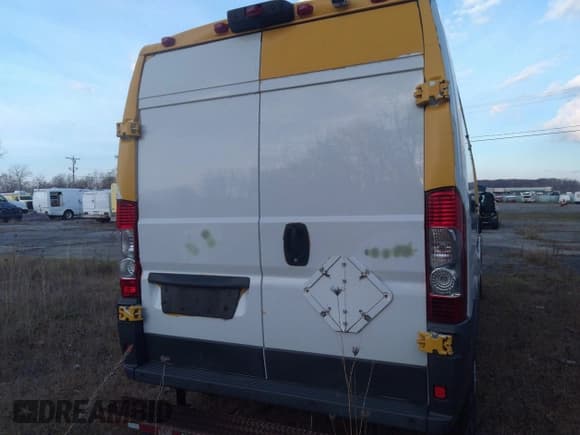 ✅ 2014 Ram ProMaster Cargo • VIN: 3C6TRVDG4EE115939 • Lot: 40755997. Wystawiony na IAAI z przebiegiem 171 258 mil. Bezpłatny archiwum sprzedaży aukcyjnych z USA i szczegółowy raport historii pojazdu na DreamBid. Zdjęcie 16.