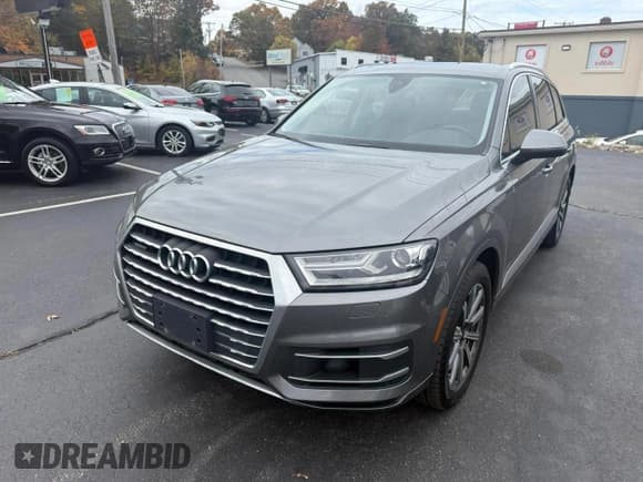 ✅ 2017 Audi Q7 Premium • VIN: WA1AAAF70HD055784 • Лот: 90287765. Опубликован ранее на Copart с пробегом 157 380 миль. Бесплатный доступ к архиву аукционных продаж из США и подробный отчёт об истории автомобиля на DreamBid. Изображение 1.