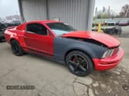 ✅ 2005 Ford Mustang Deluxe • VIN: 1ZVFT80N855237774 • Lot: 93550235. Wystawiony na Copart z przebiegiem 225 481 mil. Bezpłatny archiwum sprzedaży aukcyjnych z USA i szczegółowy raport historii pojazdu na DreamBid. Zdjęcie 4.