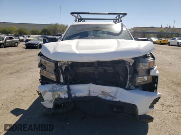 ✅ 2020 Chevrolet Silverado 1500 Custom • VIN: 1GCRWBEF1LZ102082 • Lot: 73054144. Wystawiony na Copart z przebiegiem 63 443 mil. Bezpłatny archiwum sprzedaży aukcyjnych z USA i szczegółowy raport historii pojazdu na DreamBid. Zdjęcie 5.