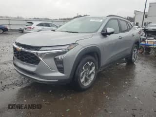 ✅ 2025 Chevrolet Trax LT • VIN: KL77LHEP1SC192313 • Лот: 91286545. Опубликован ранее на Copart с пробегом 3 306 миль. Бесплатный доступ к архиву аукционных продаж из США и подробный отчёт об истории автомобиля на DreamBid. Изображение 1.