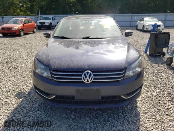 ✅ 2014 Volkswagen Passat S • VIN: 1VWAT7A39EC099062 • Lot: 80497795. Listed on Copart with 180,680 mi. Free auction sales archive from the USA and detailed vehicle history report at DreamBid. Image 5.