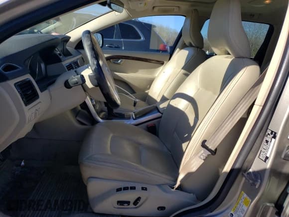 ✅ 2015 Volvo XC70 T6 • VIN: YV4902NK4F1230394 • Lot: 47883005. Listed on Copart with 66,492 mi. Free auction sales archive from the USA and detailed vehicle history report at DreamBid. Image 7.