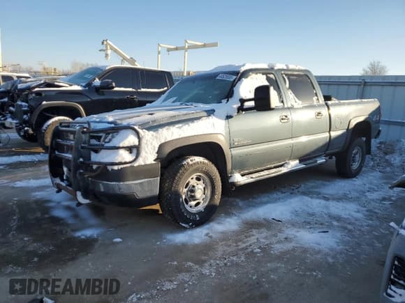 ✅ 2006 Chevrolet Silverado 2500HD LT1 • VIN: 1GCHK23D46F220156 • Lot: 44525555. Wystawiony na Copart z przebiegiem Nie podano. Bezpłatny archiwum sprzedaży aukcyjnych z USA i szczegółowy raport historii pojazdu na DreamBid. Zdjęcie 1.