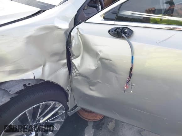 ✅ 2019 Lexus ES 350 • VIN: JTHBZ1B18K2002546 • Lot: 43336601. Wystawiony na IAAI z przebiegiem 63 634 mil. Bezpłatny archiwum sprzedaży aukcyjnych z USA i szczegółowy raport historii pojazdu na DreamBid. Zdjęcie 18.