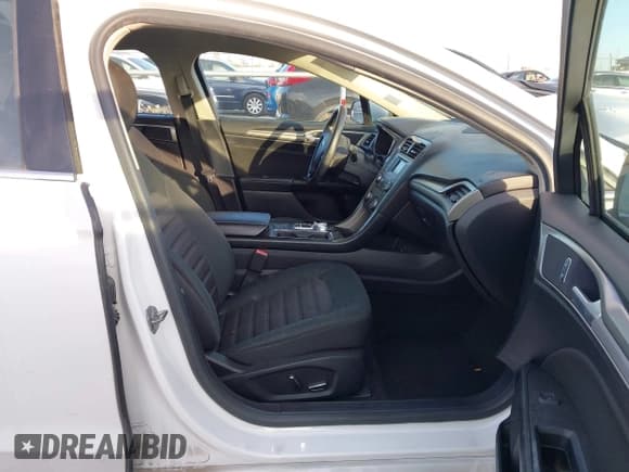 ✅ 2018 Ford Fusion SE • VIN: 3FA6P0LU4JR169997 • Lot: 43556652. Listed on IAAI with 119,771 mi. Free auction sales archive from the USA and detailed vehicle history report at DreamBid. Image 5.