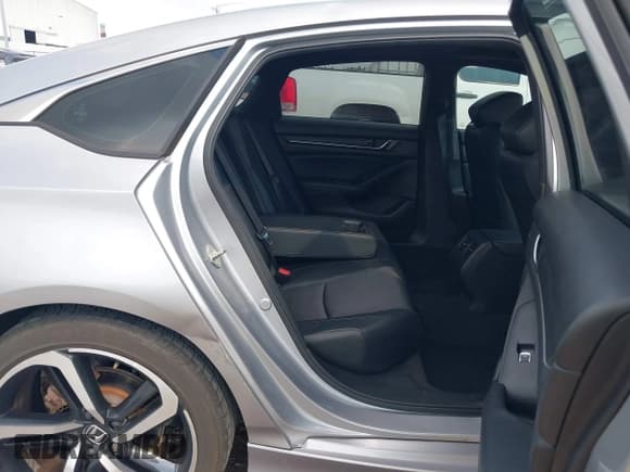 ✅ 2018 Honda Accord Sport • VIN: 1HGCV2F39JA009689 • Лот: 43209410. Опубликован ранее на IAAI с пробегом 84 892 миль. Бесплатный доступ к архиву аукционных продаж из США и подробный отчёт об истории автомобиля на DreamBid. Изображение 8.